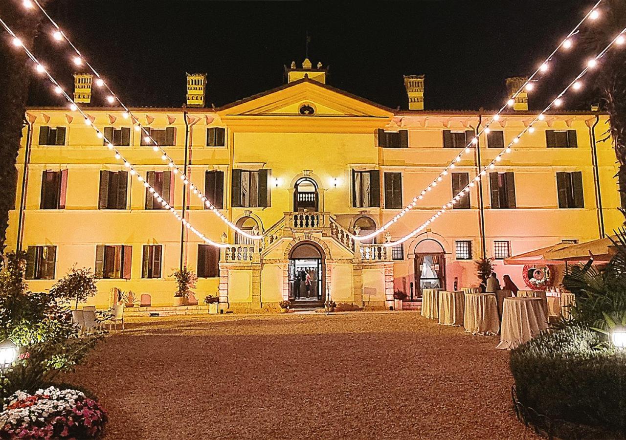 Hotel Villa Cariola Caprino Veronese Bagian luar foto