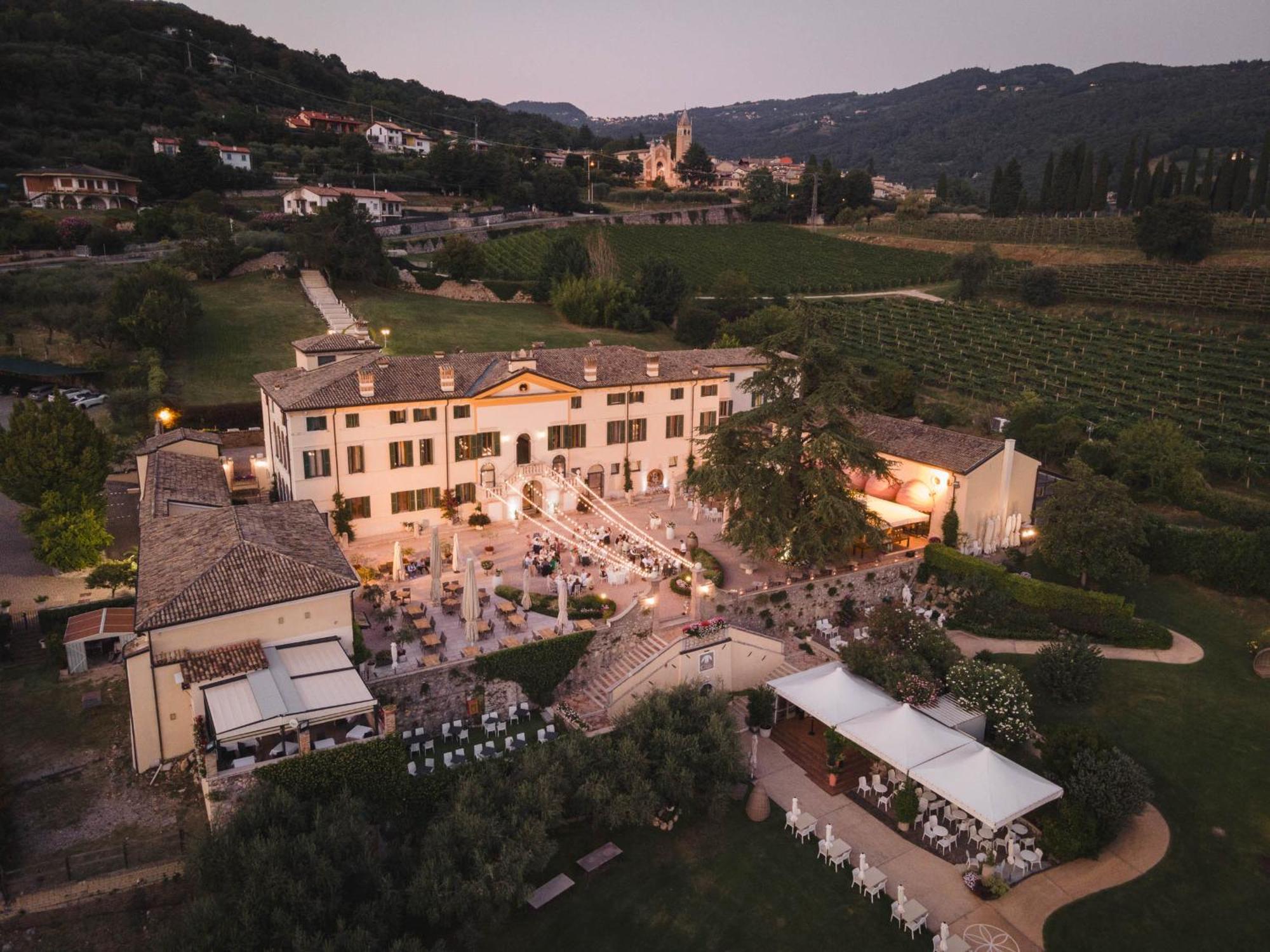 Hotel Villa Cariola Caprino Veronese Bagian luar foto